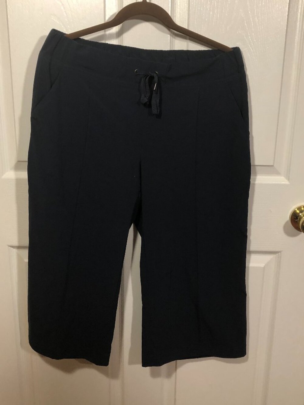 Athleta women yoga capri gray charcoal pants,  12
